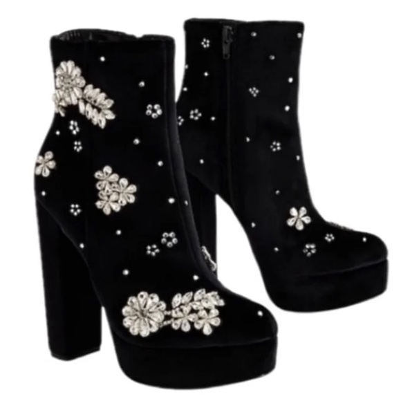 NWT Express Elegant Velvet Gem Embellished Side Zip Platform Ankle Boots Black 8 - Picture 1 of 6